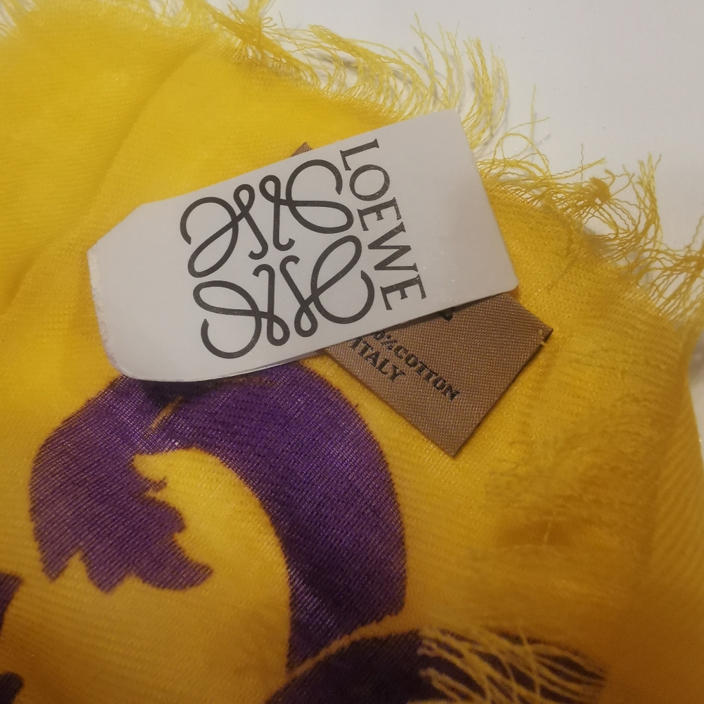 Authentic Loewe Scarf - Picture 4 of 5